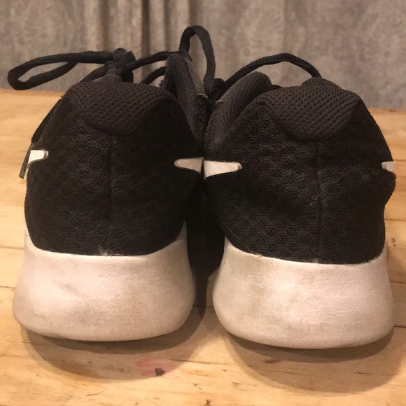 Women’s black Nike’s - Picture 3 of 3